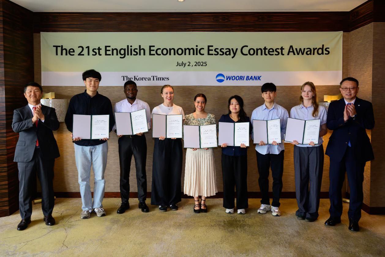 Group photo of awardees at the ceremony